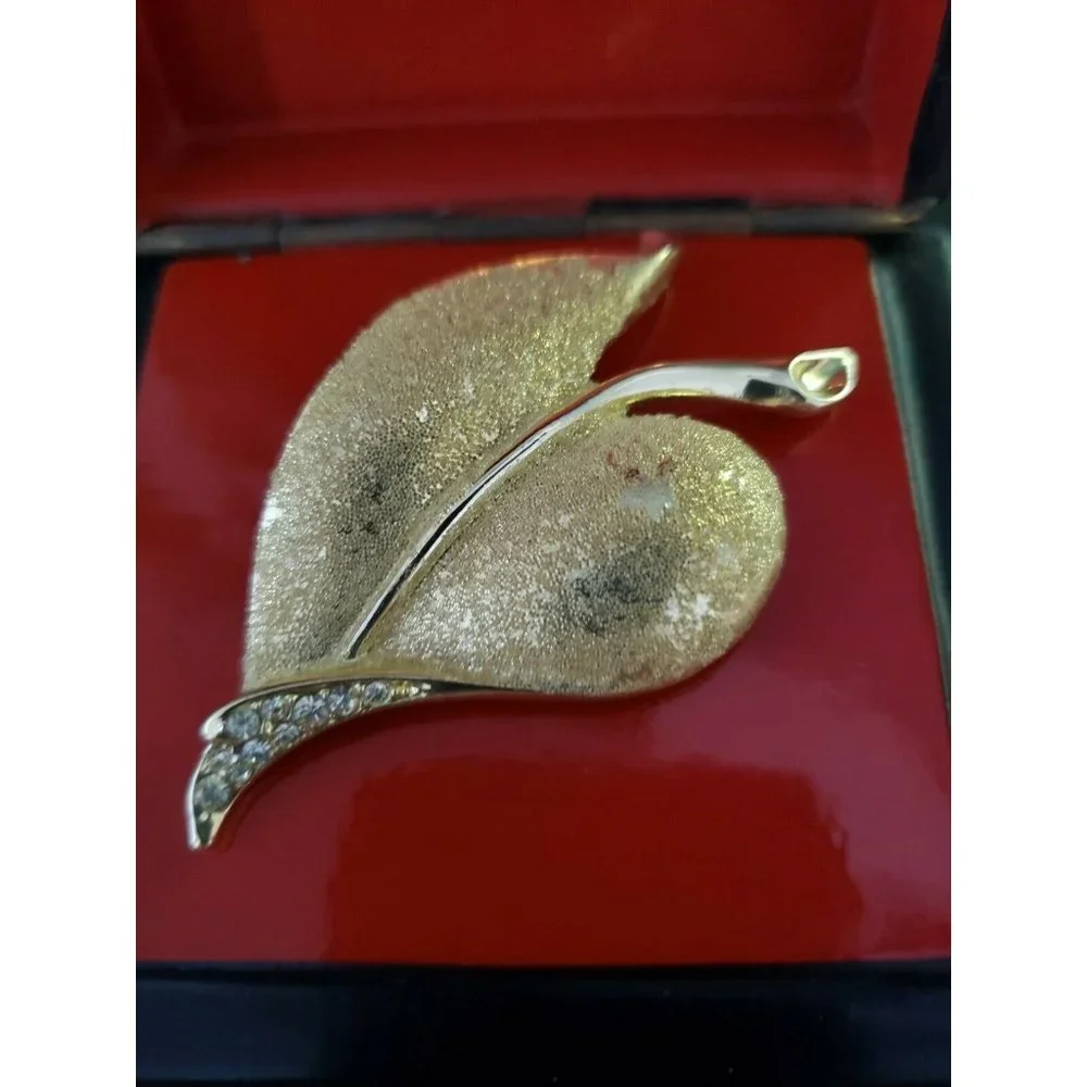 Vintage gold tone Brooch Pin Leaf with Rhinestones Signed